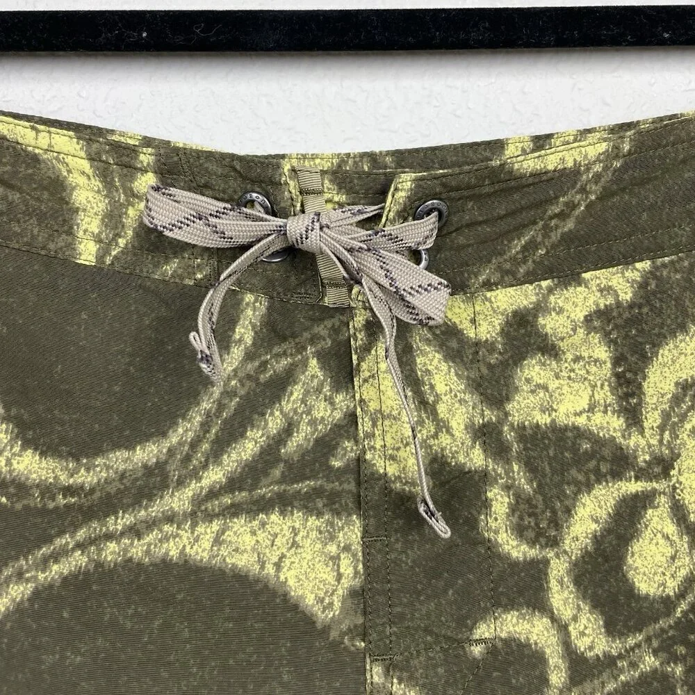 Patagonia Men's 36 Swim Trunks Shorts Green Brown Floral Tropical Vacation Beach
